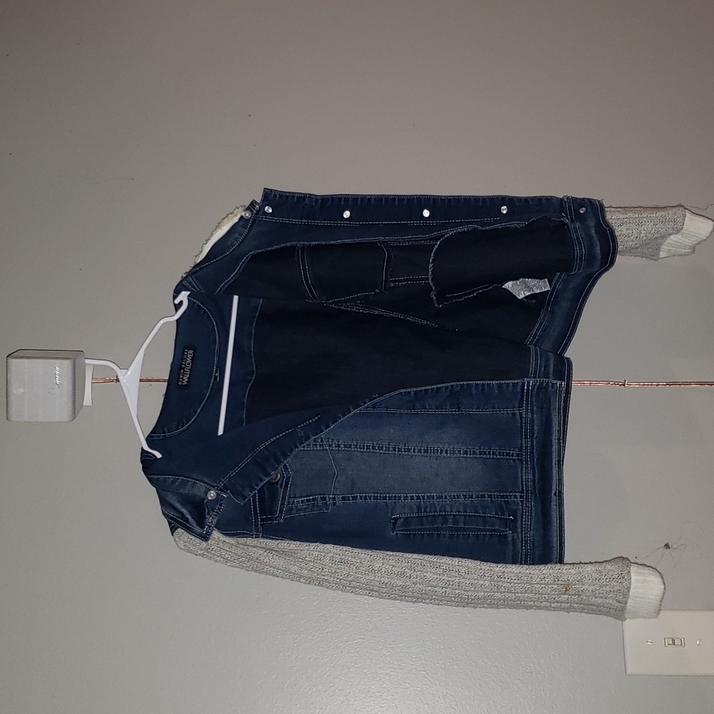 Fall denim jacket with removable hood and cotton sleeves